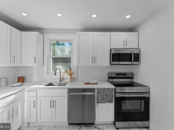 2038 Naamans Creek Rd, Upper Chichester, PA 19061