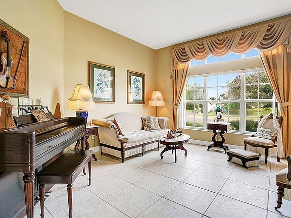4th image of 633 Cedar Forest Cir
