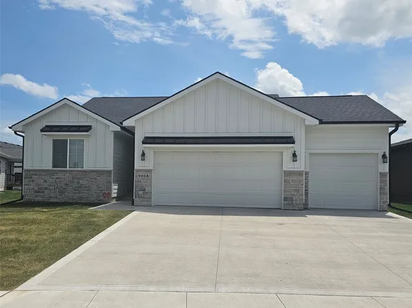 9068 Hayden Dr, West Des Moines, IA 50266