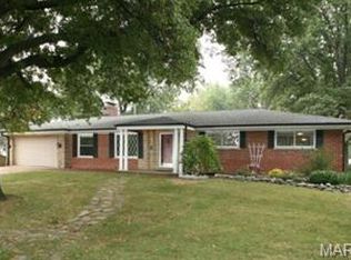 774 Paschal Dr, Saint Louis, MO 63125