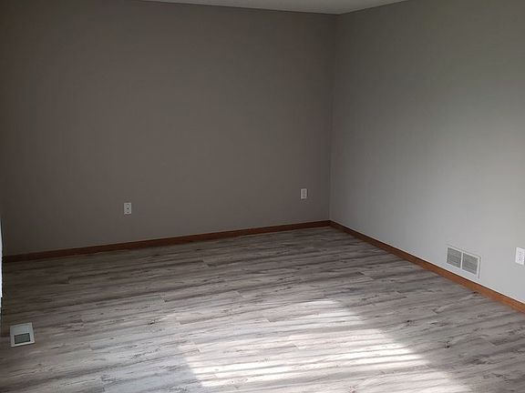 3rd image of 411 W 1st St #1