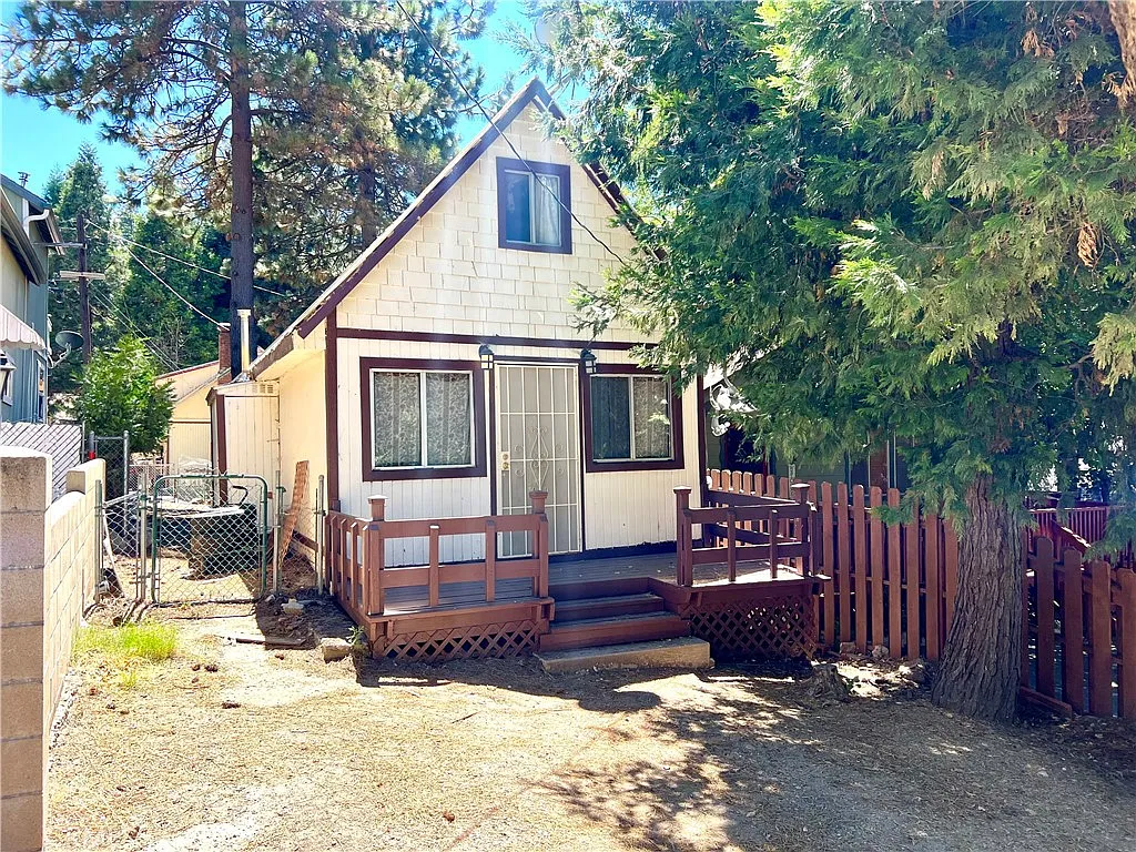 2 bed, 740 sqft, $1,350 — Photo 1