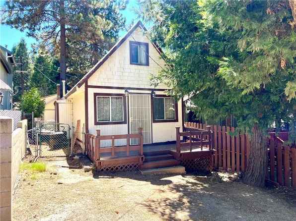 22821 Azalia Ln, Crestline, CA 92325