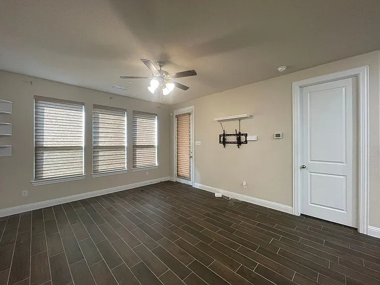 1038 Mj Brown St — Photo 8
