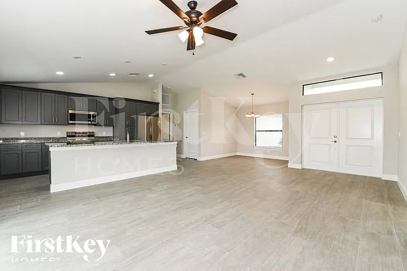 3 bed, 2.0 bath, 1439 sqft, $2,195 — Photo 3