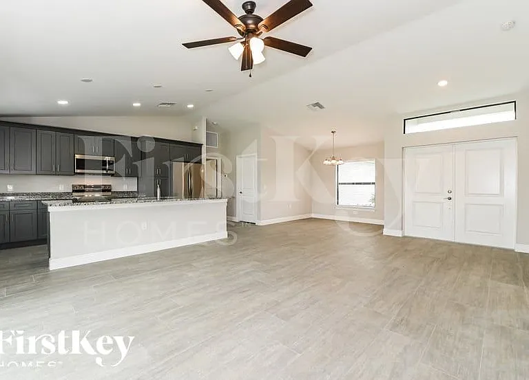 1019 Chapel Ave — Photo 3