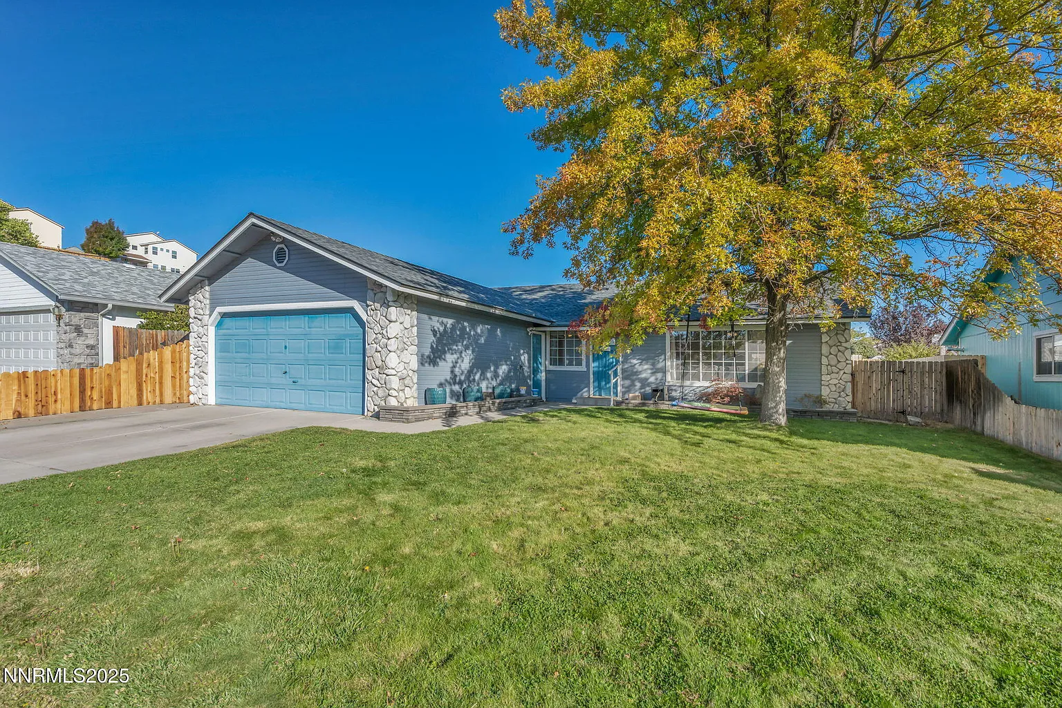 956 Lindsay Ln photo 1