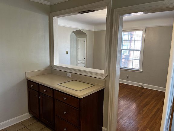 4th image of 244 Patterson St