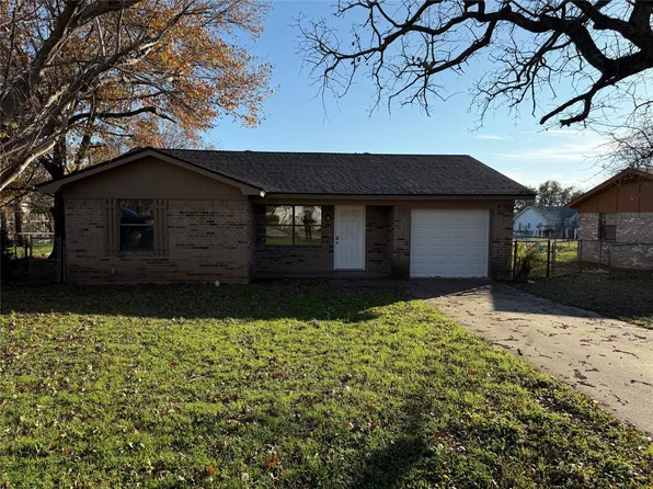 209 W 3rd St, Weatherford, TX 76086