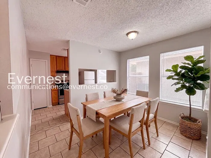 2 bed, 1.0 bath, 846 sqft, $1,425 — Photo 3