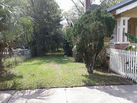 3rd image of 1550 W 30th St