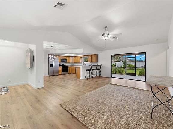 2nd image of 1105 SE 20th Pl