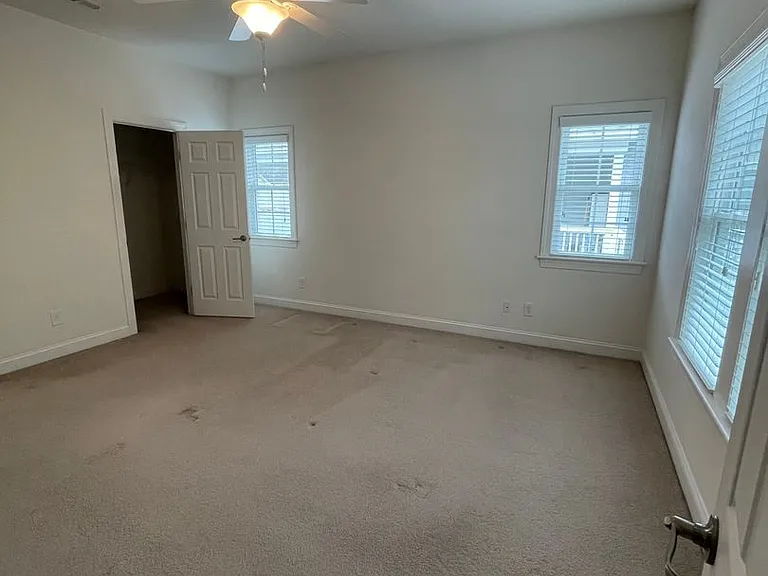 605 Viccars Ln — Photo 11