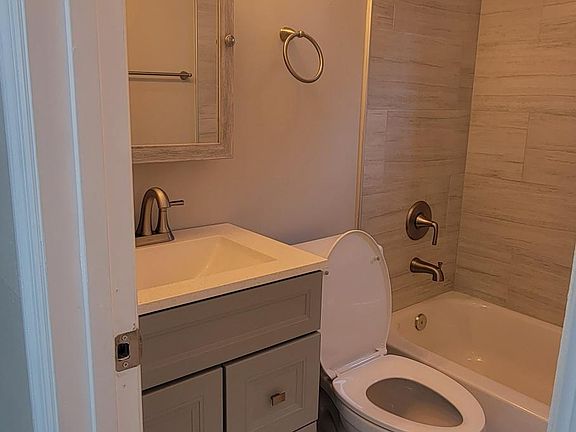 4th image of 11 Anderson St Unit B