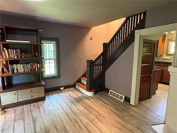 5th image of 1503 Clinton Rd