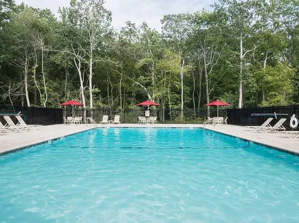 5 Midway Dr, Cromwell, CT 06416