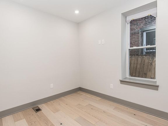 2nd image of 2822 W Oxford St #1