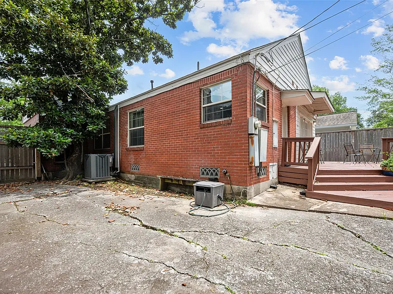 2311 Addison Rd — Photo 36