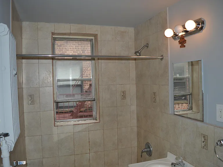 317 William St #2D — Photo 9