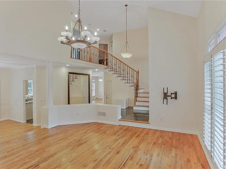 16 Ancient Oak Ct NE — Photo 5