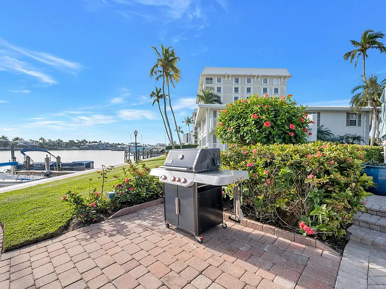 2800 Gulf Shore Blvd N #304 — Photo 33