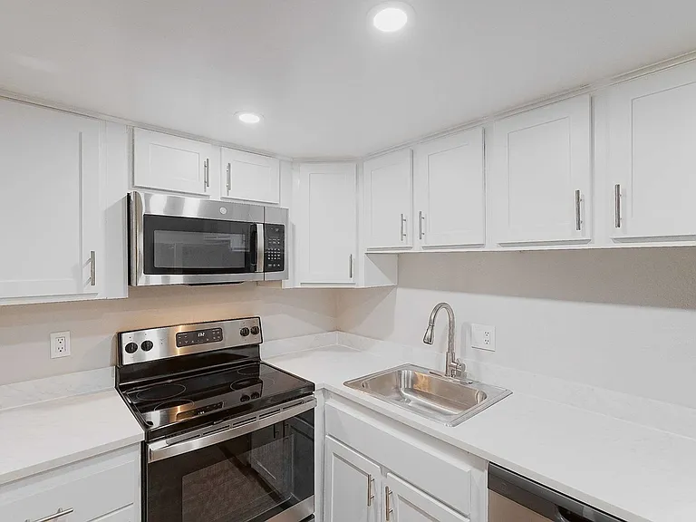The Jefferson Apartments — Photo 3