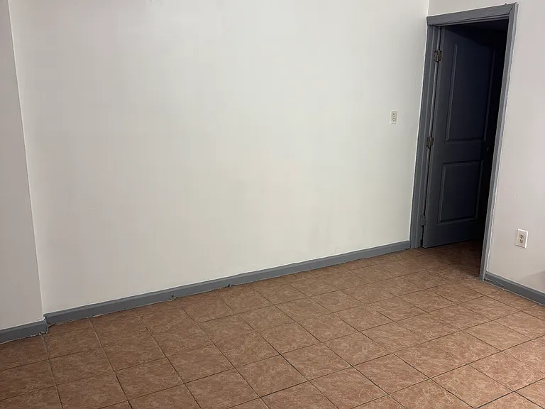 236 Tremont Ave #B — Photo 9