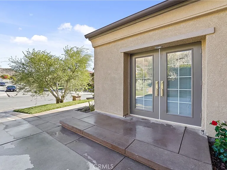 4291 White Hawk — Photo 2