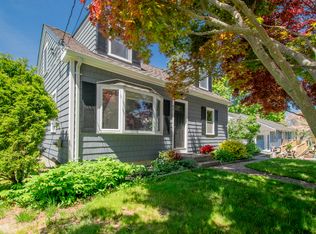 64 Holliston Ave, Portsmouth, RI 02871