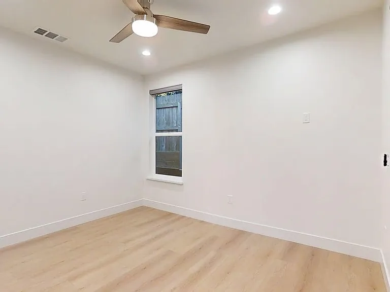8404 Ascolano Ave — Photo 17