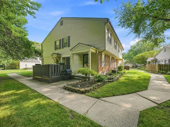 33707 Bayview Dr, Chesterfield, MI 48047