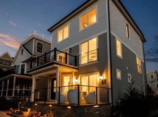 7 Wellington Ave, Newport, RI 02840