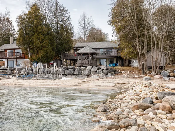 225 Cedar Ave, Meaford, ON N4L 1W5