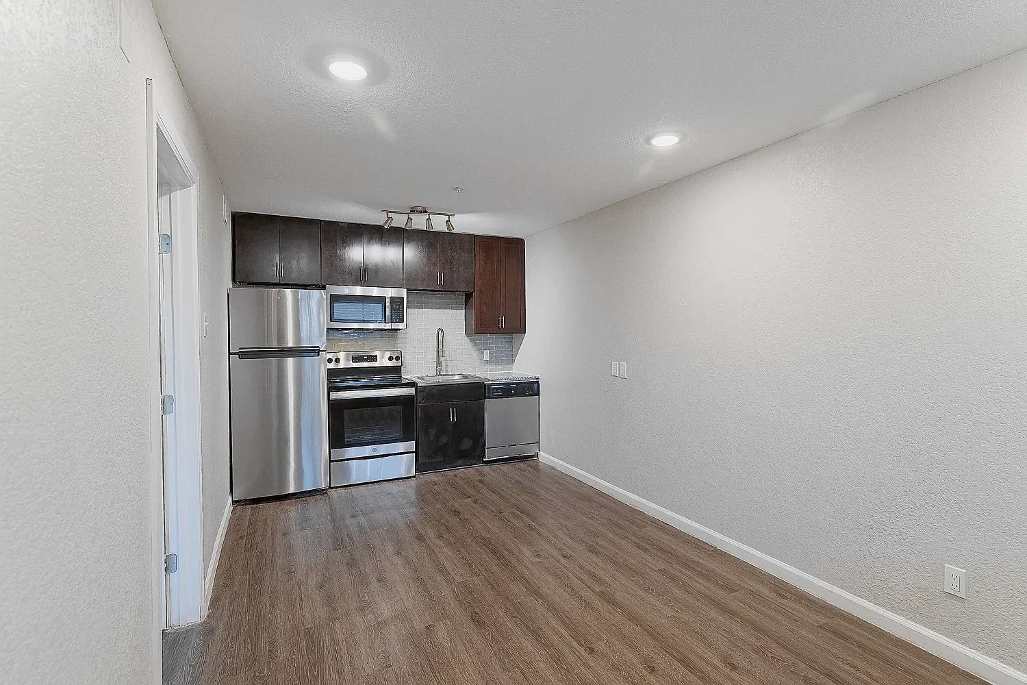 1 bed, $739 — Photo 2