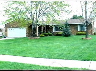 5271 Kevin St, Sheffield Village, OH 44054