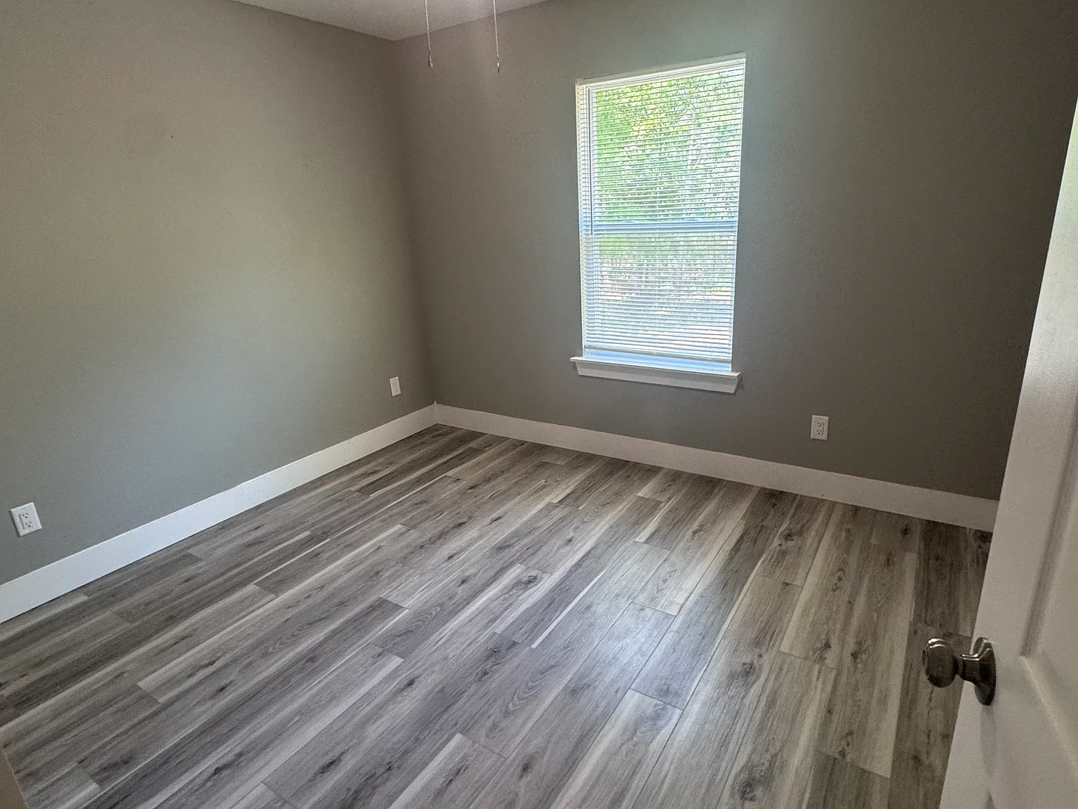 192 W Oleander Ave — Photo 4