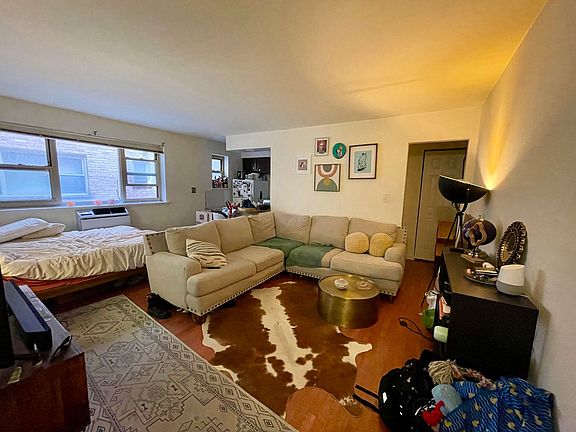 2nd image of 521 W Briar Pl #305