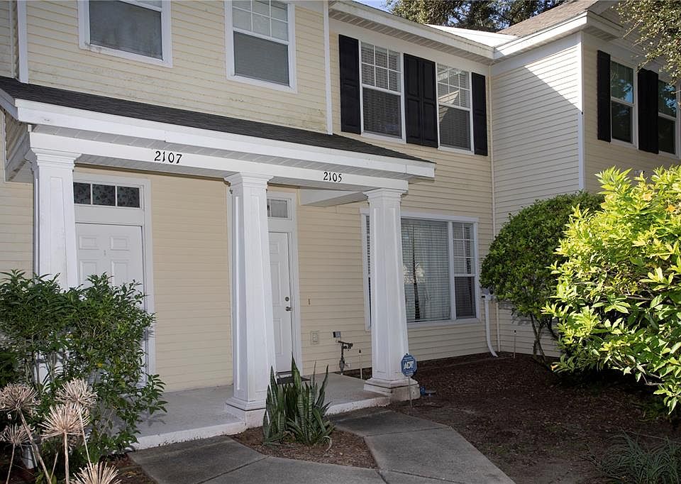 1st image of 2105 Golden Oak Ln