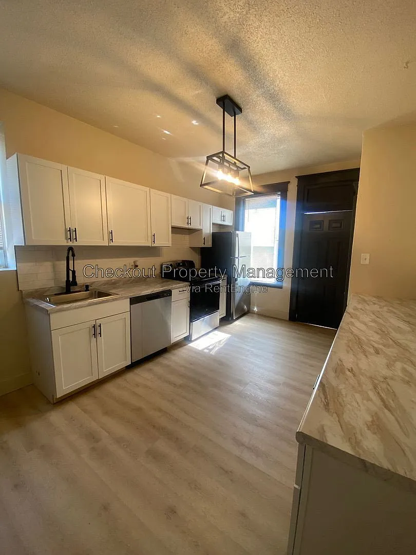 2 bed, 1.0 bath, $995 — Photo 2