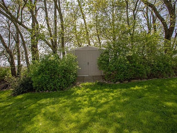 4th image of 426 Meadowcreek Dr