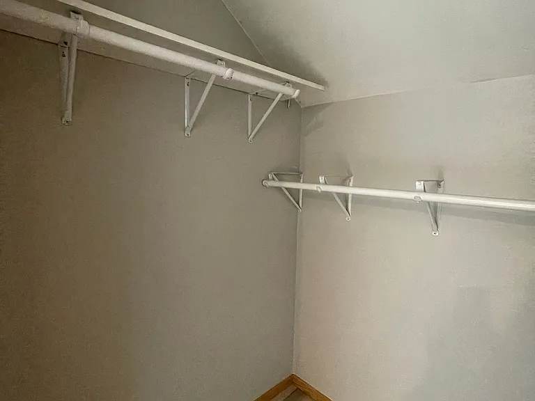 Pet-friendly 2-bedroom apartment in Antigo with easy access to shopping, restaurants, parks, and local employers.
