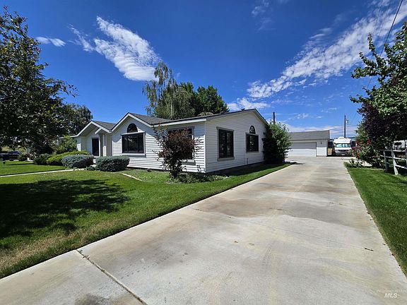 2nd image of 2134 Maple Ct
