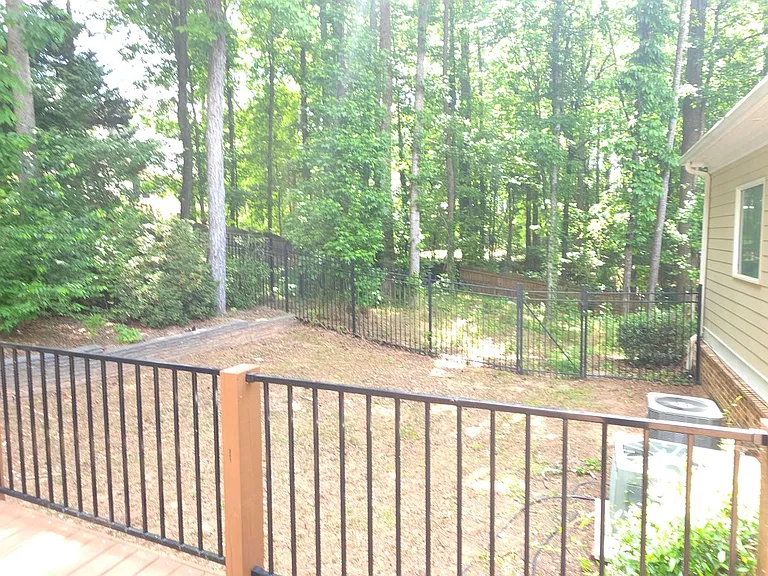 606 Lakeshore Ct — Photo 27