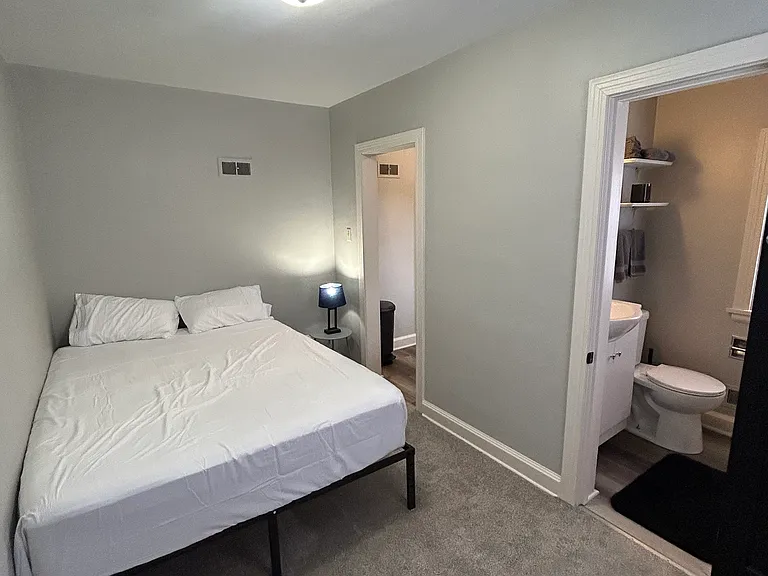 1746 B Ave NE — Photo 7