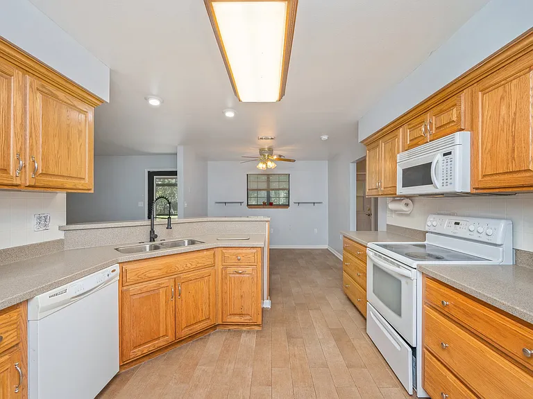 83 Edgewood Dr — Photo 33