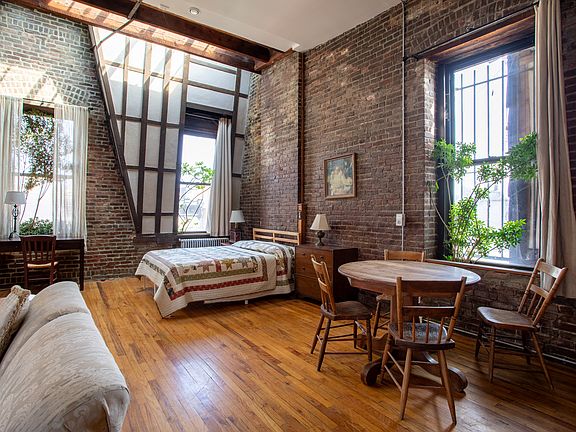 3rd image of 12 Saint Marks Pl APT 5f