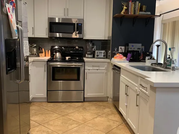 3076 S Oakland Forest Dr, Fort Lauderdale, FL