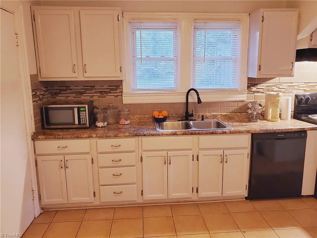 3 bed, $1,450 — Photo 3