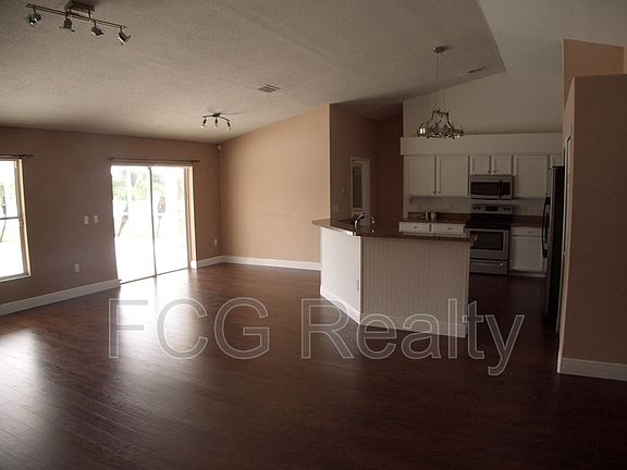 3rd image of 723 Sunridge Woods Blvd