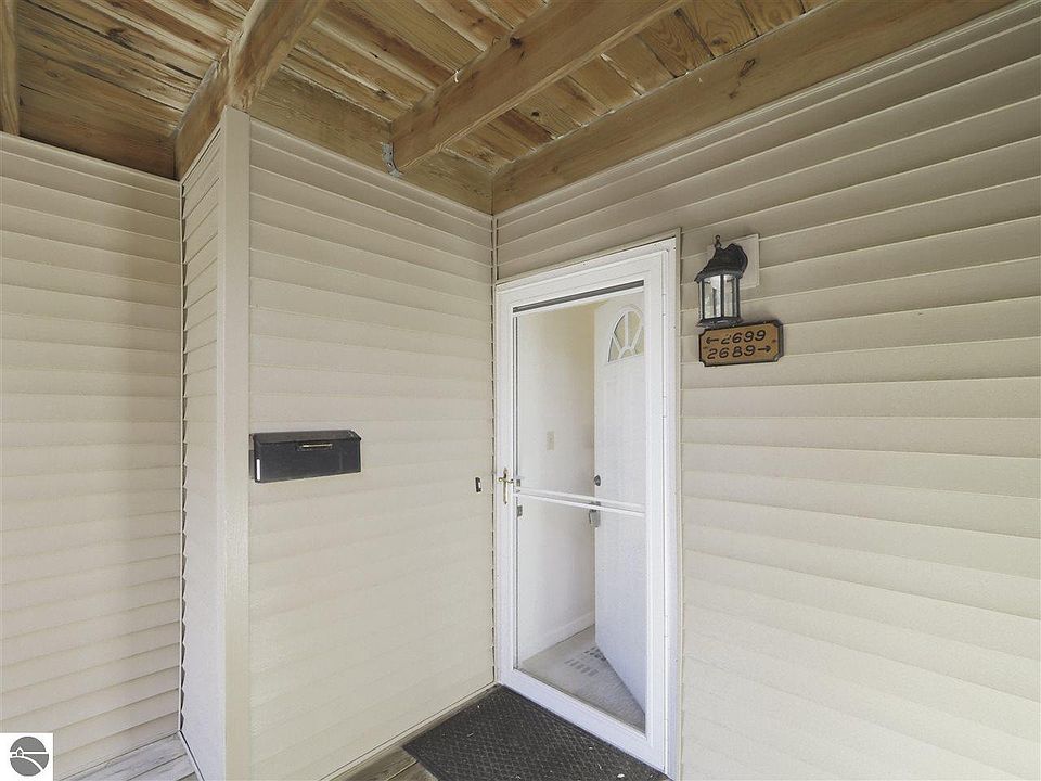 1st image of 2699 Green Meadows Dr